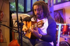 Robertinho de Paula, um talento no violão