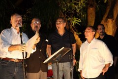 Em discurso, Cravo Albin fala sobre Tenório Jr e o sucesso da noite (Foto: Carla Barros)