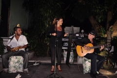 Leonardo Santos (percursionista), Morana e Cesar Rebechi (violonista) encatam a platéia com a Bossa 