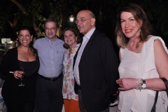 Morana, cercada pelos fãs em companhia do secretário de Ciência e Tecnologia, Luís Edmundo Costa Leite 