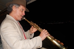 Mauro Senise faz da saudade música, à beira da baía de Guanabara