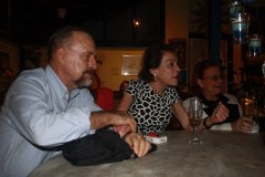 Cravo Albin em conversa com os convidados