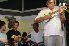 Jayme Vignoli apresenta-se acompanhado pelo grupo de Chorões de Joel Nascimento