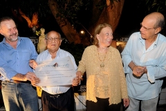 José Menezes recebe o Diloma Ernesto Nazareth das mãos de Carmélia Alves