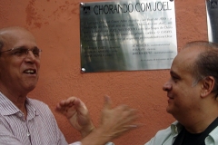 Dirceu e Joel descerram a placa comemorativa das Sabatinas de Choro