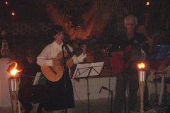 Kay Lyra canta em homenagem ao pai