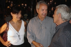 Carlos Lyra recebeu os amigos no Largo histórico, cercado por mangueiras centenárias