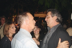 Cravo Albin cumprimenta Ivan Lins