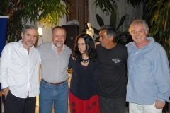 Francis Hime entre os muitos amigos em homenagem a Guinga