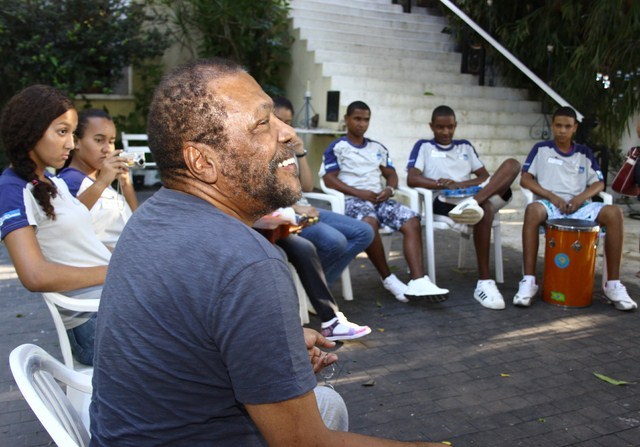 Martinho da Vila na entrevista com os alunos do CE Barão de Palmeiras, de Paraíba do Sul.