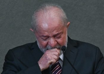 DIPLOMAÇÃO AOS PRANTOS