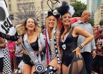 AS TRAMAS DE MOMO SOBEM, AS DOS POLÍTICOS DESCEM. É CARNAVAL.