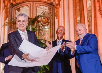 CHICO BUARQUE POR FIM RECEBE PRÊMIO CAMÕES