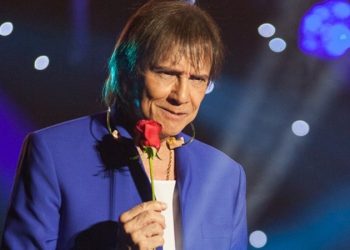 EM SAUDAÇÃO AO ANIVERSÁRIO DO MEU VIZINHO ROBERTO CARLOS